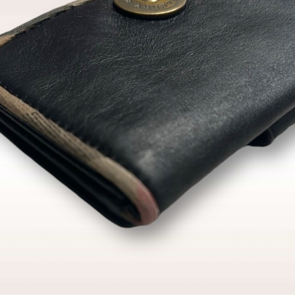 BURBERRY VTG Black Leather Bifold wallet With Classic trim, Snap closure! - Picture 15 of 16